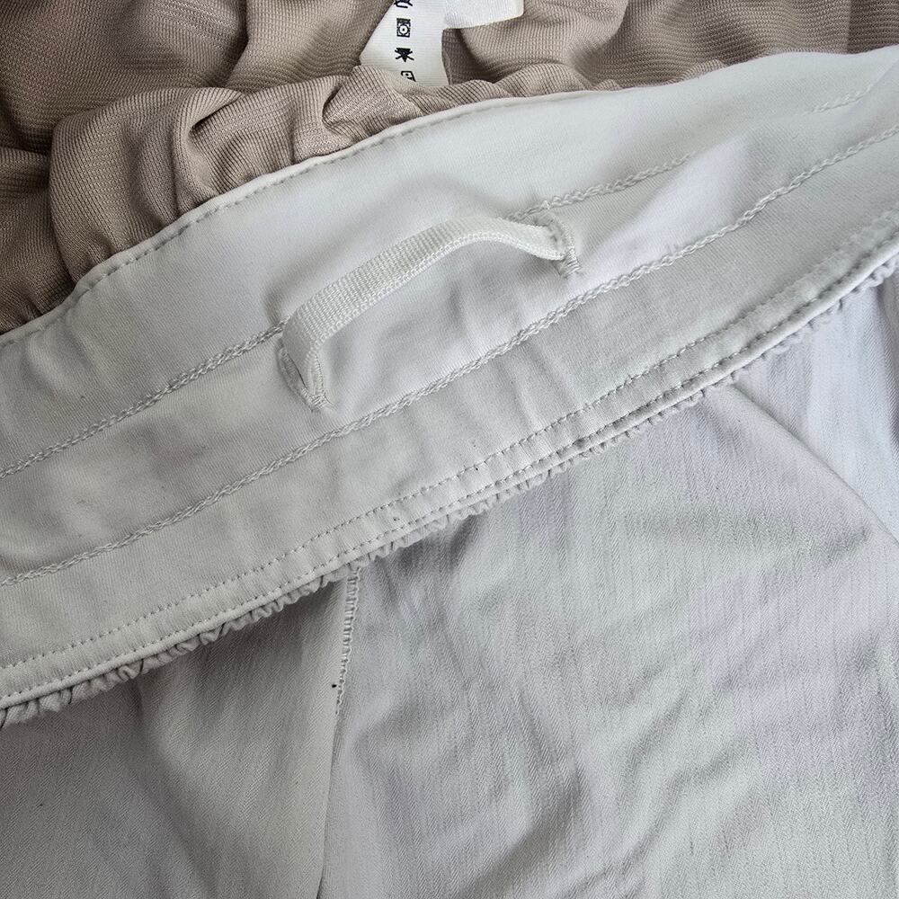 Lululemon Tracker Short V *4" - White - Size 8 - W7AT7S - Picture 5 of 10